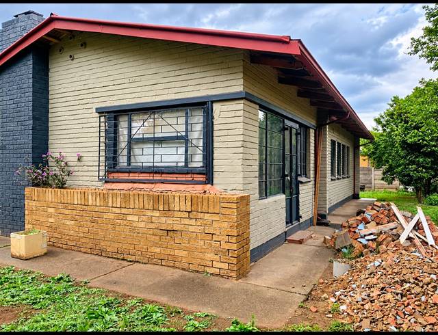 3 BEDROOM HOUSE FOR SALE IN VANDERBIJLPARK CE 2